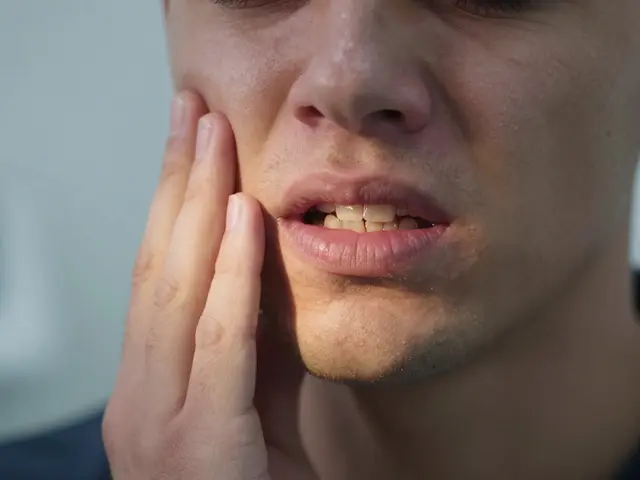 Bolest předních zubů: Kdy je čas na návštěvu u zubaře?